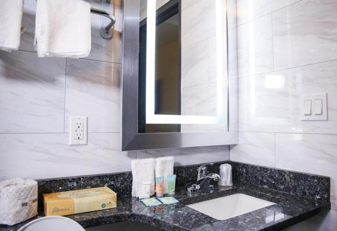 Casa Blanca Hotel Brooklyn New York Bagian luar foto